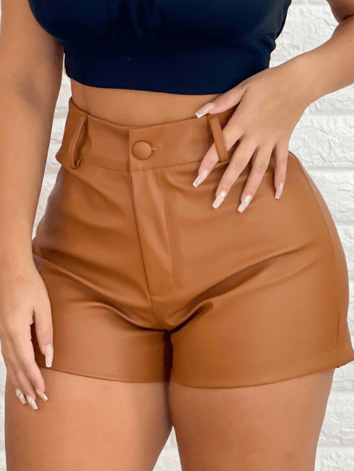 Short de Couro Feminino de Botão Cintura Alta